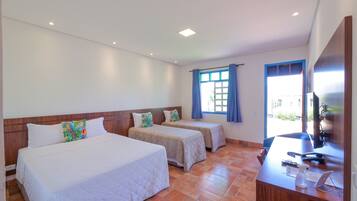 Deluxe Quadruple Room | Minibar, laptop workspace, free WiFi, bed sheets