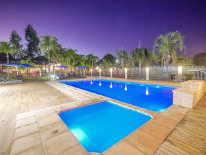 Outdoor pool, open 9:00 AM to 11:00 PM, sun loungers - Pousada Ouro Preto de Bonito (Bonito)