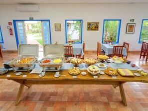 Free daily buffet breakfast - Pousada Ouro Preto de Bonito (Bonito)
