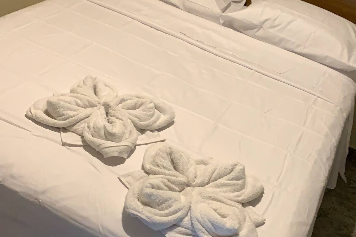 Hypo-allergenic bedding, minibar, soundproofing, free WiFi