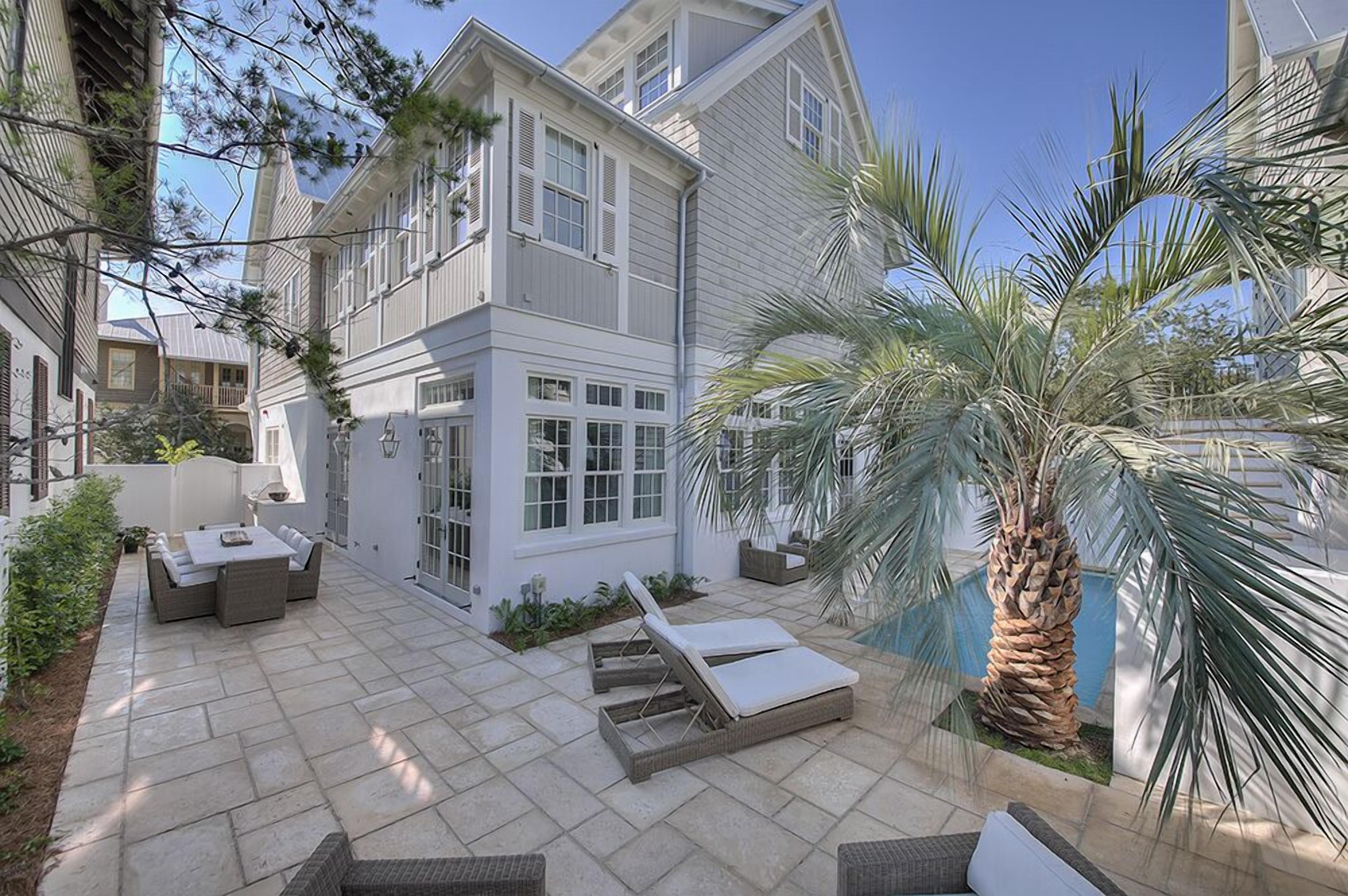 Serendipity Cottage & CH - LUXURY HOME! PRIVATE POOL & COURTYARD!  2 MASTERS + 5342 SQ FT!