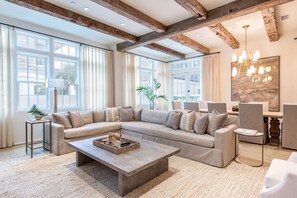 Fernseher, Kamin, DVD-Player, Tischtennisplatte