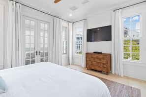 6 bedrooms, desk, iron/ironing board, WiFi