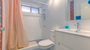 Shower - Coral - Well priced family home and Pet Friendly. (Exmouth)