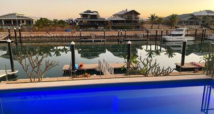 Geladen mit Extras wie Schwimmbad, kostenlosem Wifi und Foxtel.