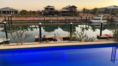 Fern - Loaded with extras like swimming pool, free Wifi and Foxtel.