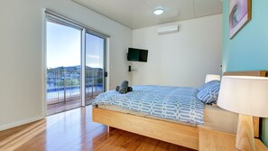 4 bedrooms, internet, bed sheets