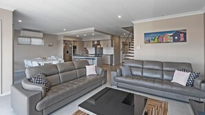 TV - Wave - Modern Villa on the Exmouth Marina with boat mooring. (Exmouth)