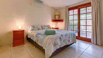 3 bedrooms, bed sheets