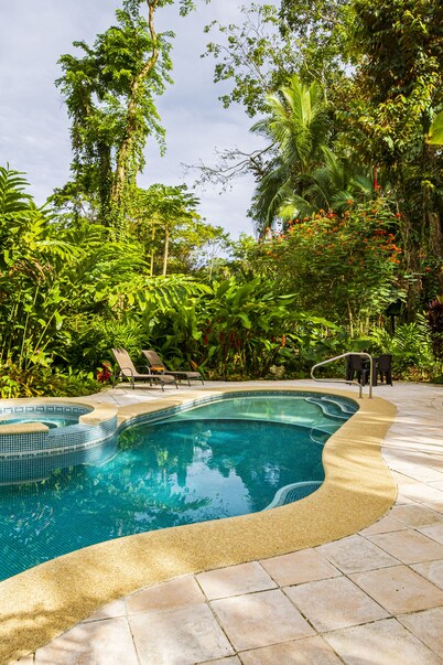 El Nido Jungle Lodge