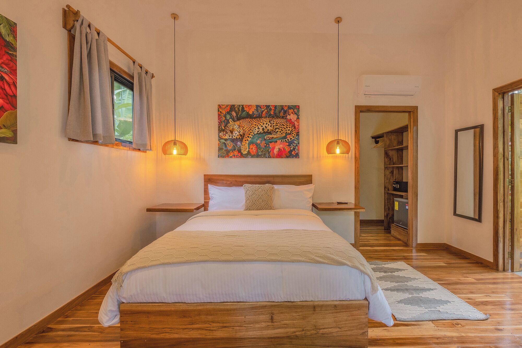 Free WiFi, bed sheets, wheelchair access