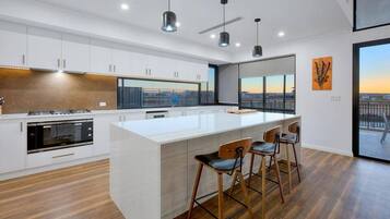 Lave-vaisselle, cafetiĂšre/bouilloire