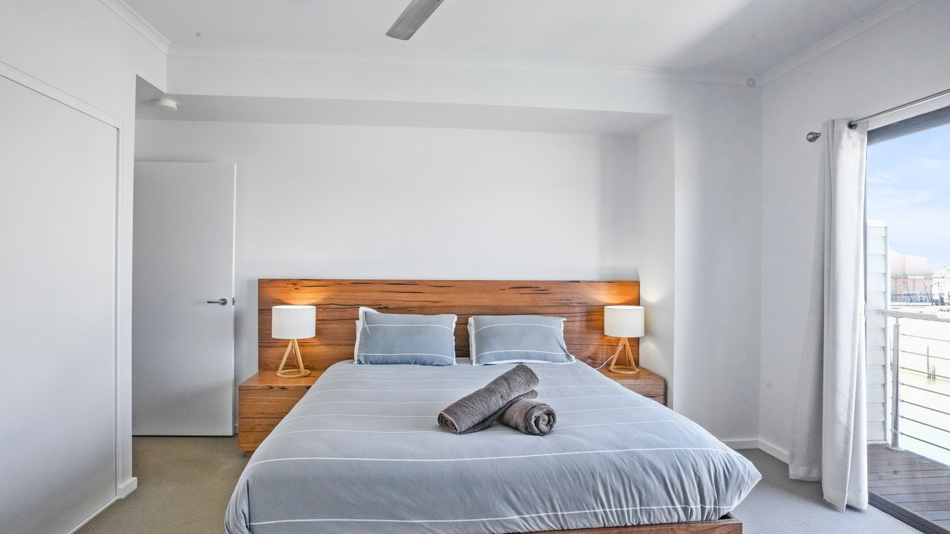 3 bedrooms, bed sheets