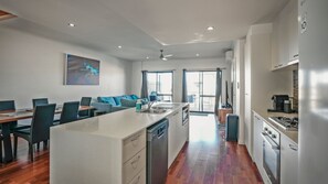 Dishwasher, freezer - Manta - Contemporary 2 storey Villa with a private jetty for your boat. (Exmouth)