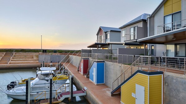 Marina - Manta - Contemporary 2 storey Villa with a private jetty for your boat. (Exmouth)