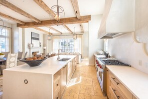 Fridge, microwave, oven, stovetop - Austen Cottage & Carriage House - Ultra Comfort Meets Modern Chic (Rosemary Beach)