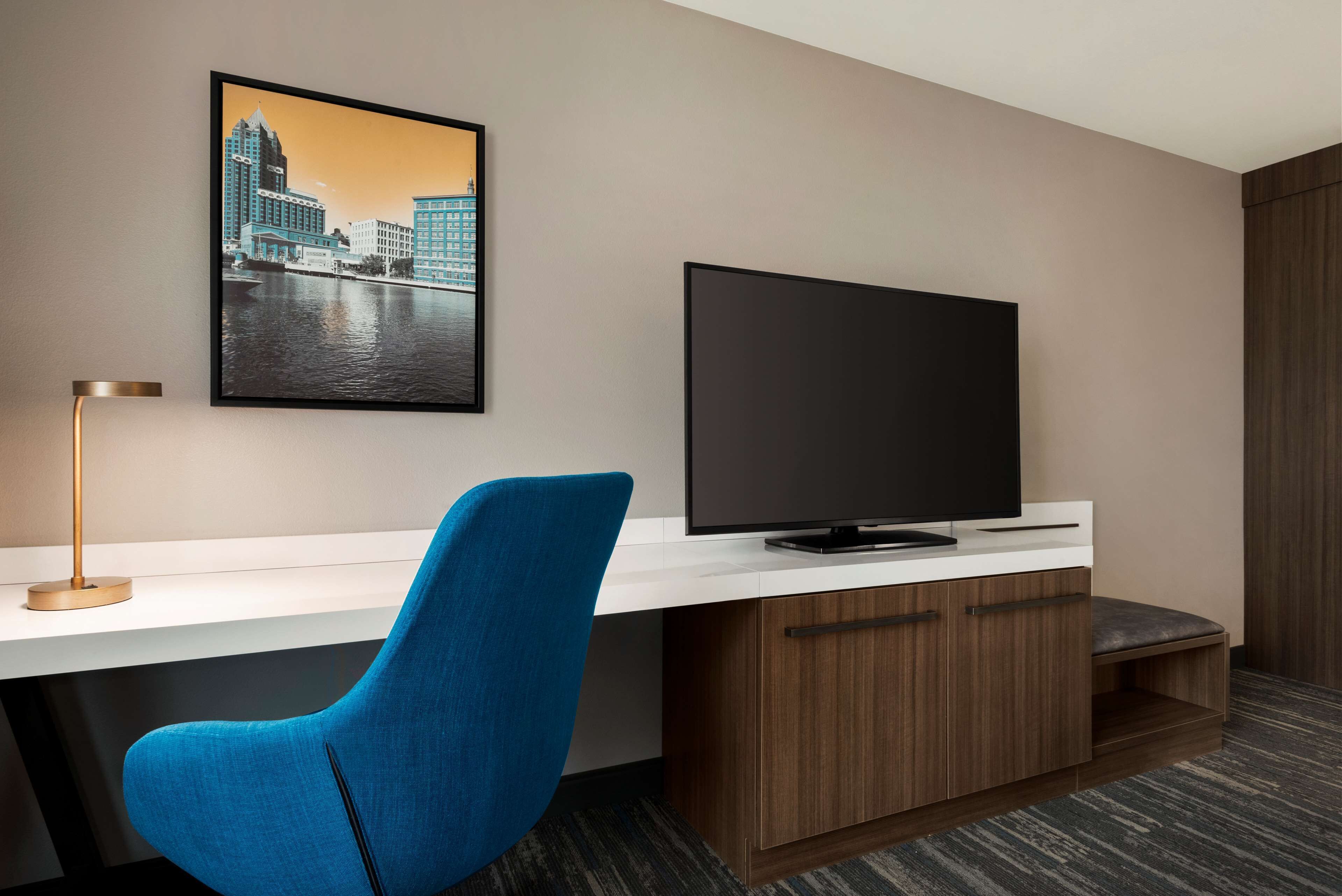 premium bedding, in-room safe, desk, laptop workspace