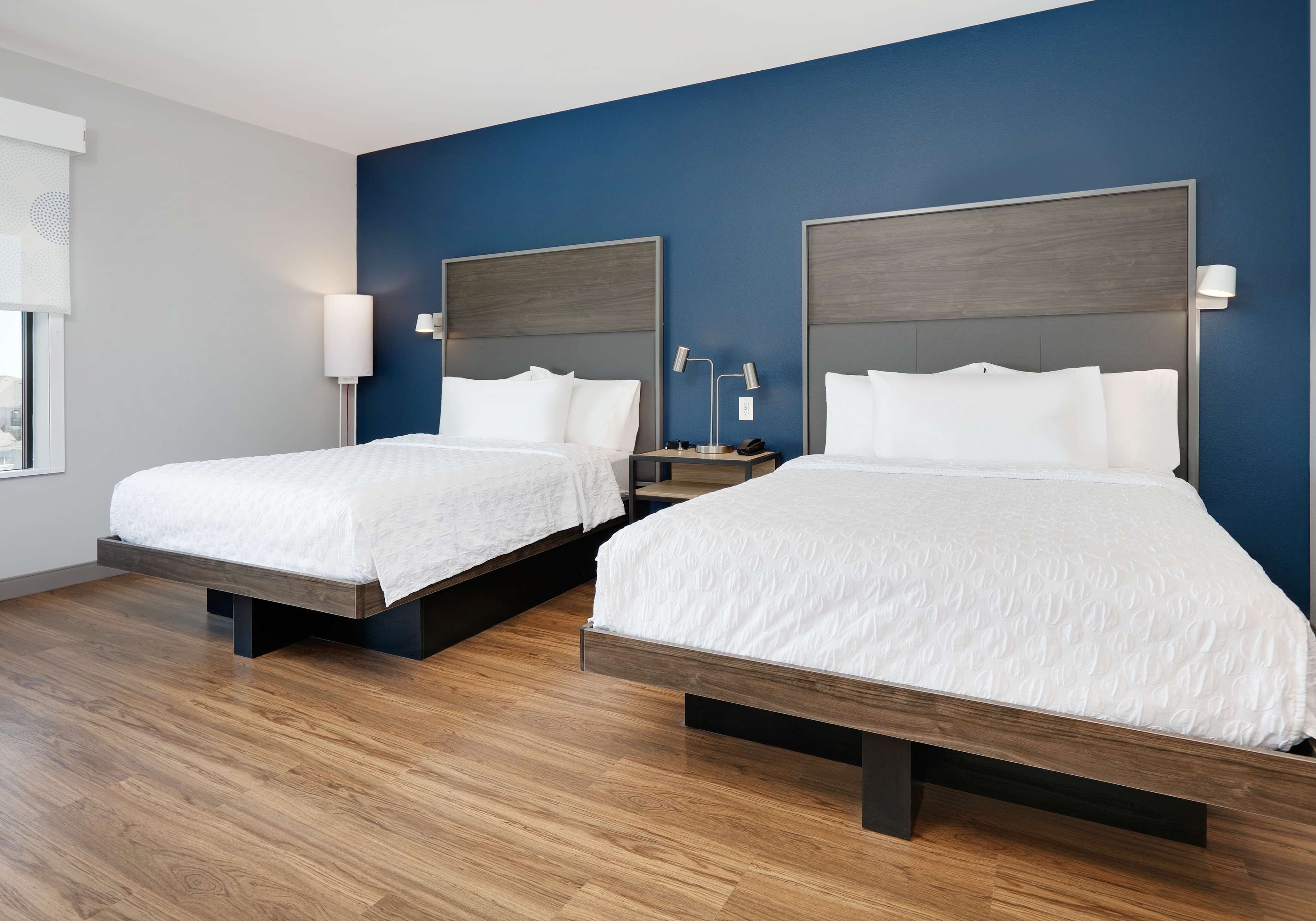 1 bedroom, hypo-allergenic bedding, desk, laptop workspace