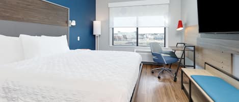 Room, 1 King Bed | Hypo-allergenic bedding, desk, laptop workspace, blackout curtains