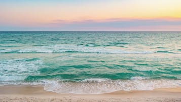 Una spiaggia nelle vicinanze