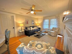 Smart TV, fireplace