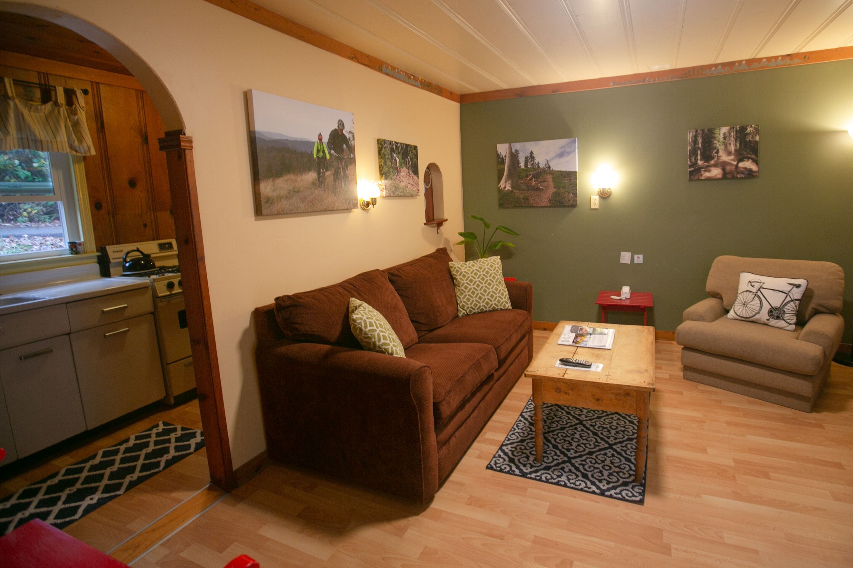 single track suite | living room | 33-inch flat-screen tv with cable channels, tv