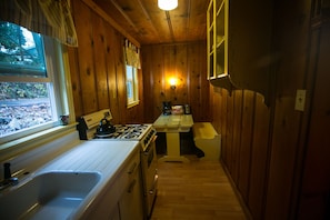 Single Track Suite | Private kitchen | Mini-fridge, microwave, coffee/tea maker