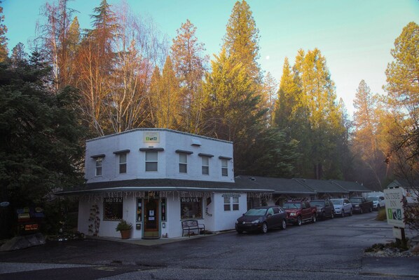 Vista frontal de la propiedad