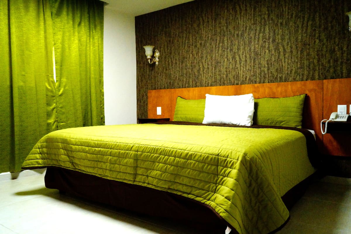 Premium Room | Hypo-allergenic bedding, individually decorated, individually furnished