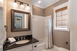 Combined shower/bathtub, hair dryer, towels - Mint Julep Carriage House - Close to Fitness & Tennis! Short walk to Town Center! (Rosemary Beach)