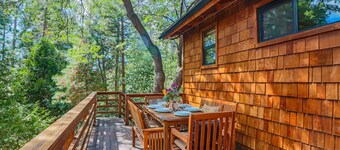 Cabin in the Woods "Sky Rock Lodge" with Hot Tub, walk to town with a/c units