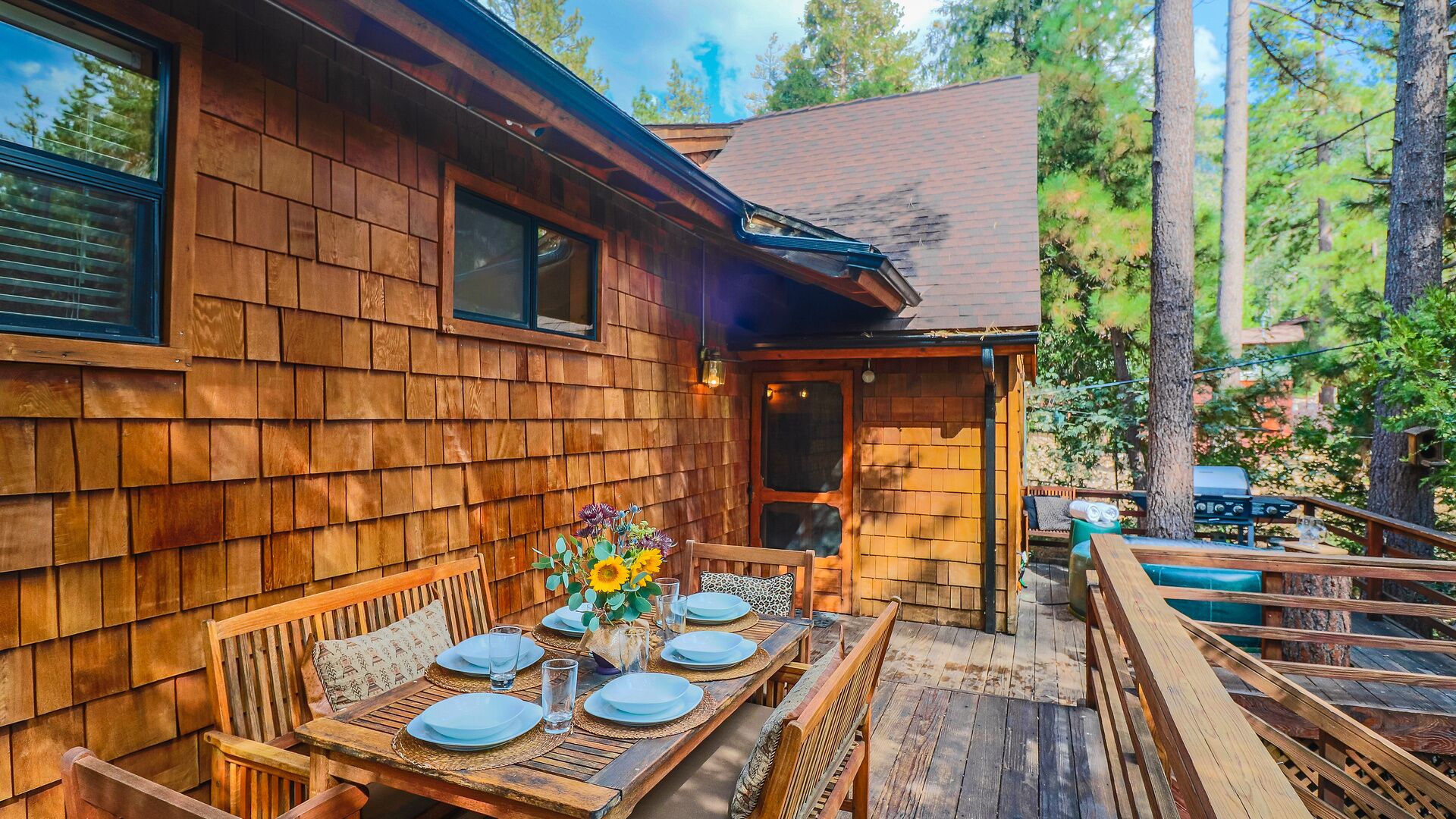 Cabin in the Woods "Sky Rock Lodge" with Hot Tub, walk to town with a/c units