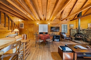 Dining - Cabin in the Woods "Sky Rock Lodge" with Hot Tub, walk to town with a/c units (Idyllwild)