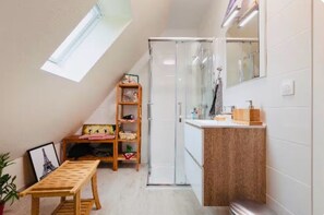 Hårføner og håndklær