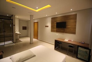 Minibar, desk, free WiFi, bed sheets - Plaza Motel - Adults Only (Votorantim)