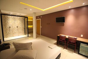 Minibar, desk, free WiFi, bed sheets - Plaza Motel - Adults Only (Votorantim)