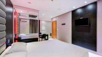 Frigobar, escrivaninha, Wi-Fi de cortesia, roupa de cama