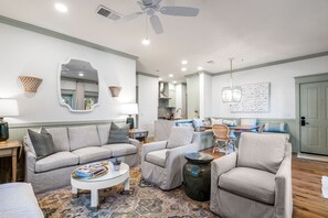 Una televisión, un reproductor de DVD, una videoteca