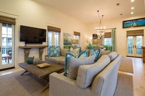 Téléviseur, foyer, lecteur de DVD, sélection de films