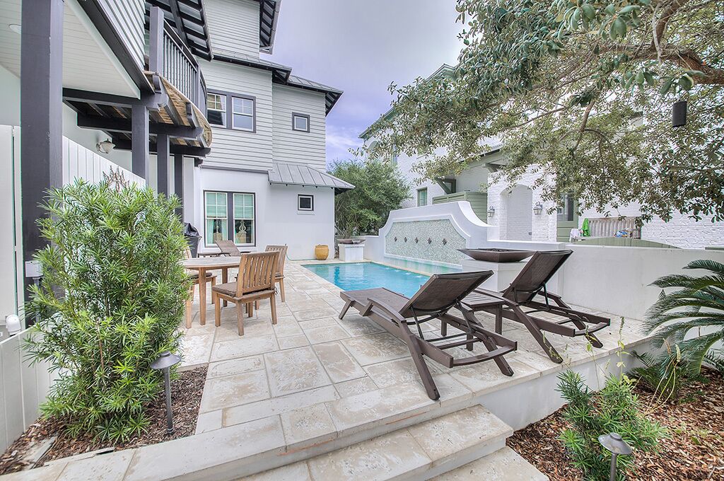 屋外ダイニングエリア