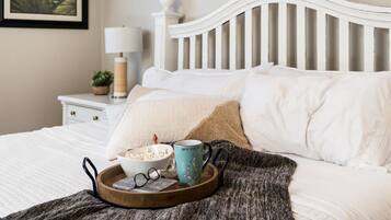 2 dormitorios, escritorio, tabla de planchar con plancha y cuna de viaje