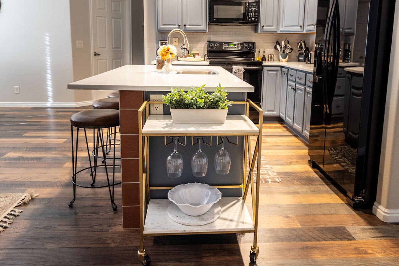 Kjøleskap, mikrobølgeovn, ovn og kokeplater