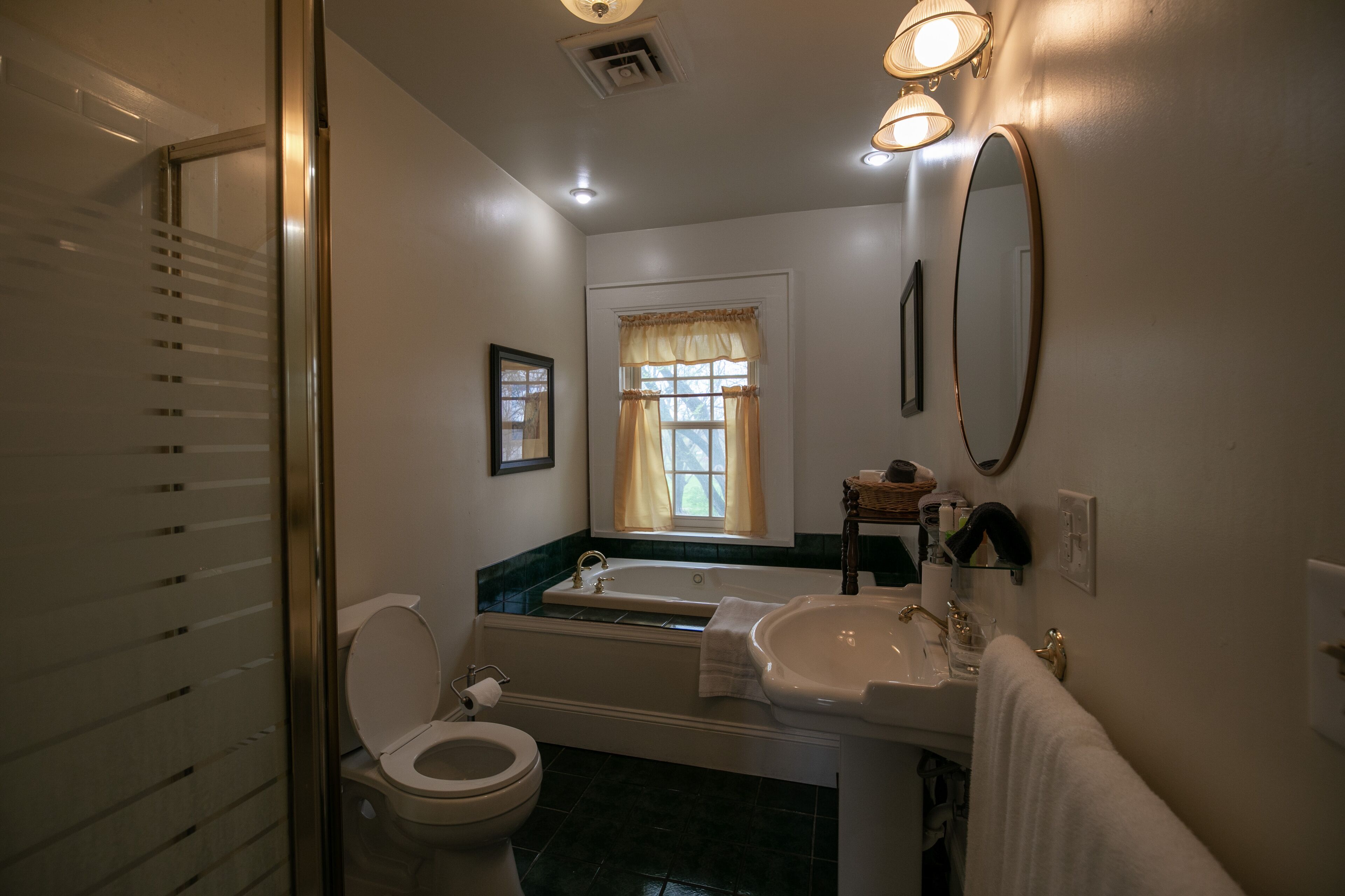 A bathroom with a toilet, sink, and bathtub.