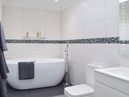 2 bedroom accommodation in Llansteffan, near Carmarthen
