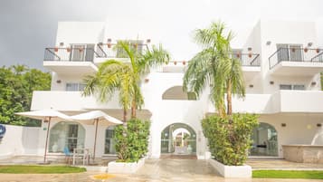 Habitación doble, 2 camas Queen size | Vista frontal de la propiedad