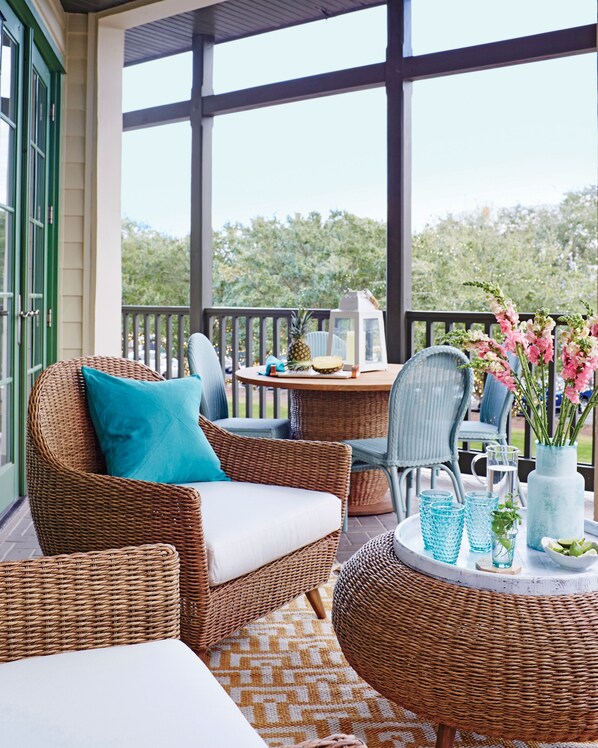 Outdoor dining - Mejer Loft - Wraparound Balcony w/ Rosemary Beach Views! Free Bikes/Fitness/Tennis (Rosemary Beach)