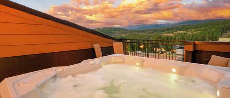 Tina de hidromasaje al aire libre