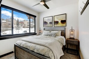 3 Schlafzimmer, hochwertige Bettwaren, Bügeleisen/Bügelbrett