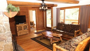 Cabin, Multiple Beds, Hot Tub, Mountain View | Living room | Fireplace - Elk Ridge Retreat (Estes Park)
