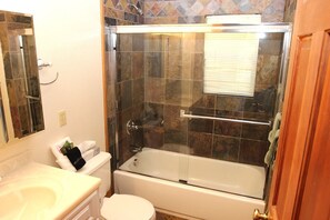 Cabin, Multiple Beds, Hot Tub, Mountain View | Bathroom